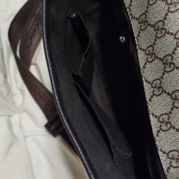 100% authentic Gucci magnet snaps Messenger Bag! - Picture 6 of 11